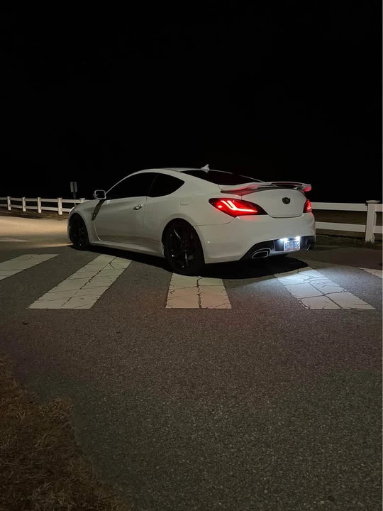 2012 Hyundai Genesis Coupe - Image 10 of 15