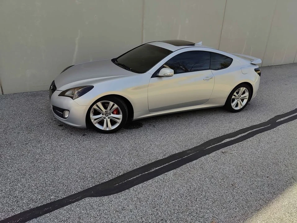2012 Hyundai Genesis Coupe - Image 11 of 19