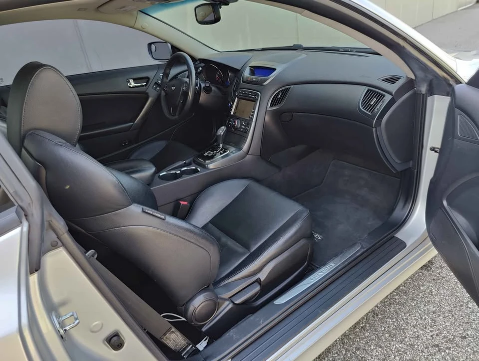 2012 Hyundai Genesis Coupe - Image 16 of 19