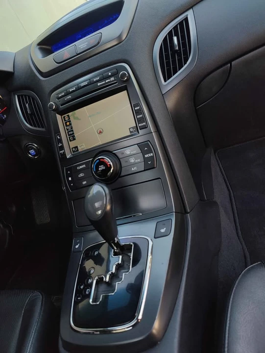 2012 Hyundai Genesis Coupe - Image 17 of 19