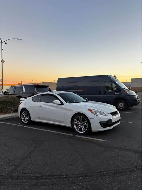 2012 Hyundai Genesis Coupe - Image 16 of 18
