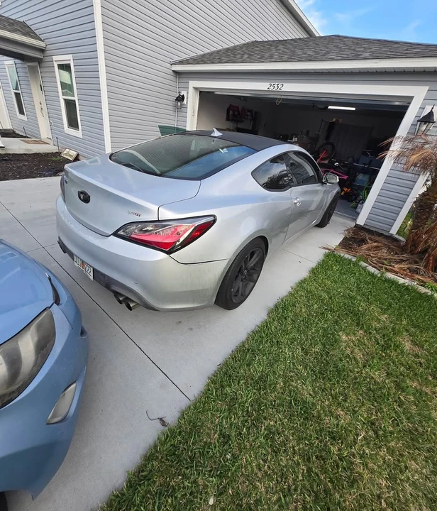 2012 Hyundai Genesis Coupe - Image 6 of 7