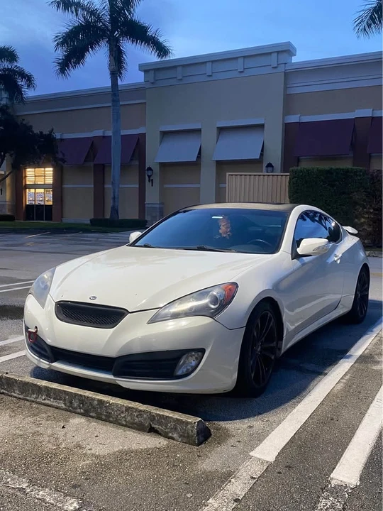 2012 Hyundai Genesis Coupe - Image 5 of 12