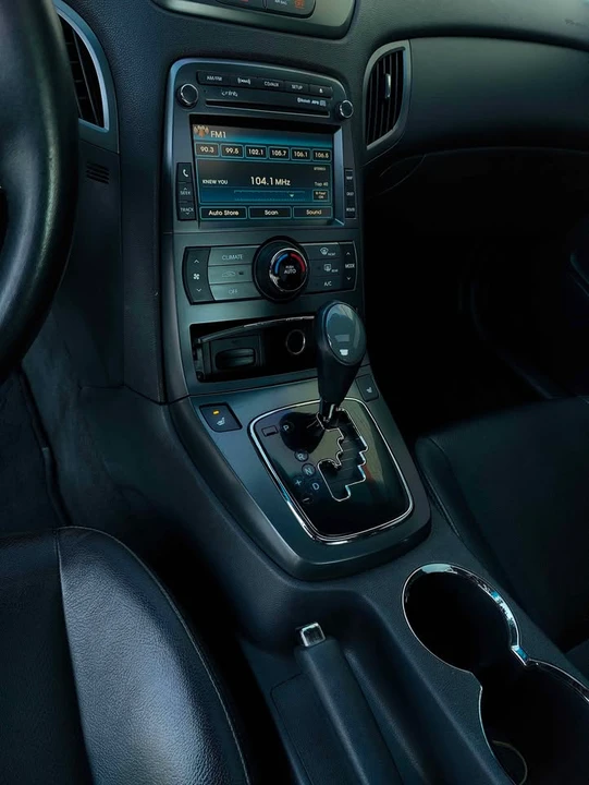 2012 Hyundai Genesis Coupe - Image 16 of 21