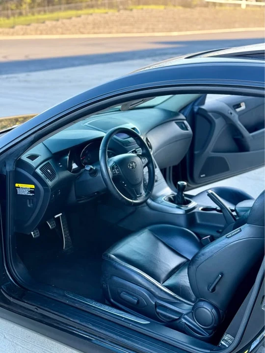 2012 Hyundai Genesis Coupe - Image 13 of 19