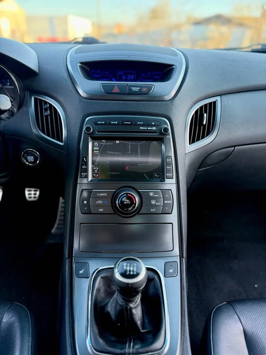 2012 Hyundai Genesis Coupe - Image 17 of 19