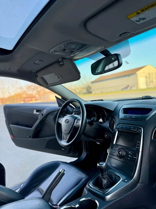 2012 Hyundai Genesis Coupe - Image 16 of 19
