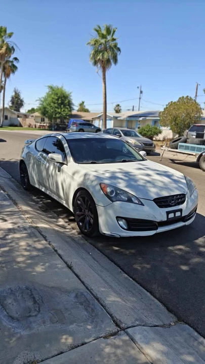 2012 Hyundai Genesis Coupe - Image 4 of 8