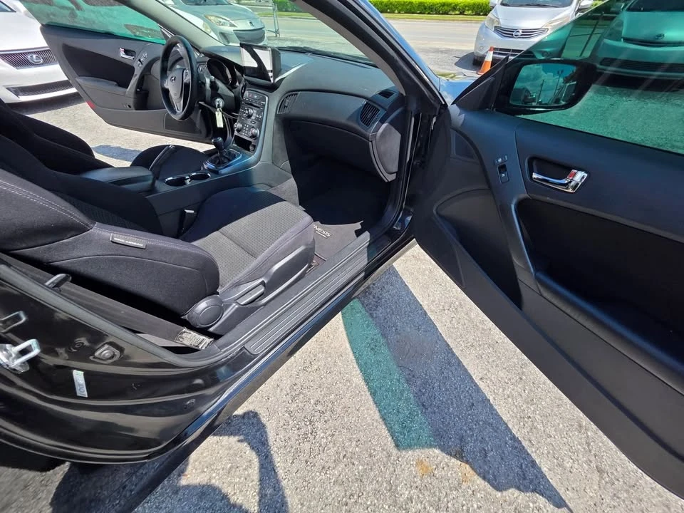 2012 Hyundai Genesis Coupe - Image 15 of 20
