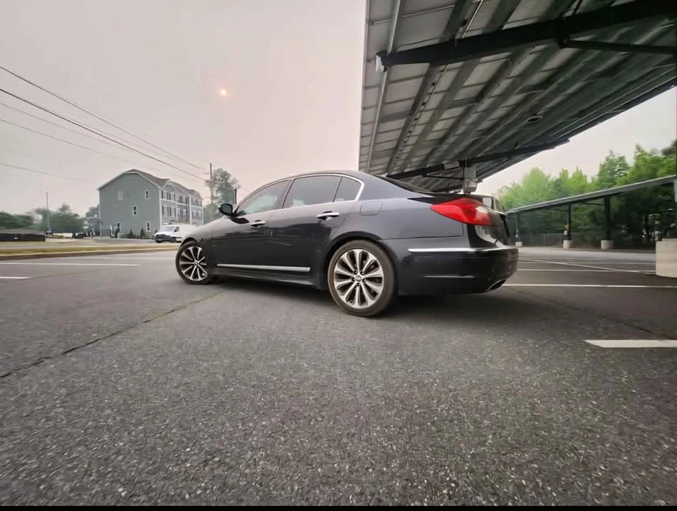 2012 Hyundai Genesis - Image 7 of 9