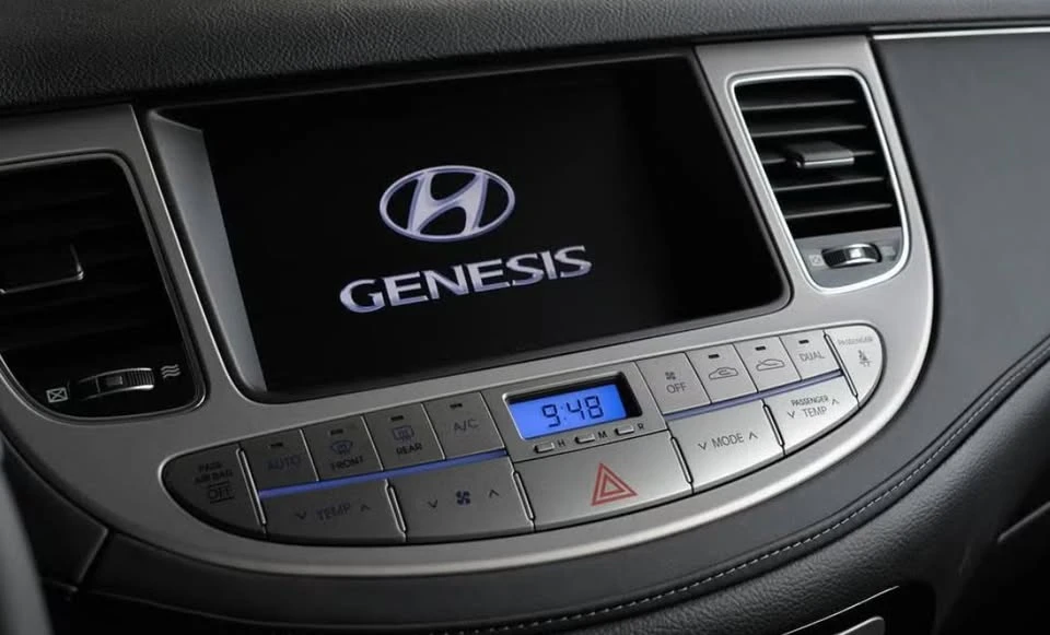 2012 Hyundai Genesis - Image 10 of 13