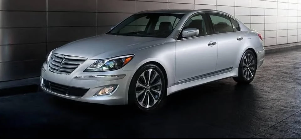 2012 Hyundai Genesis - Image 9 of 13