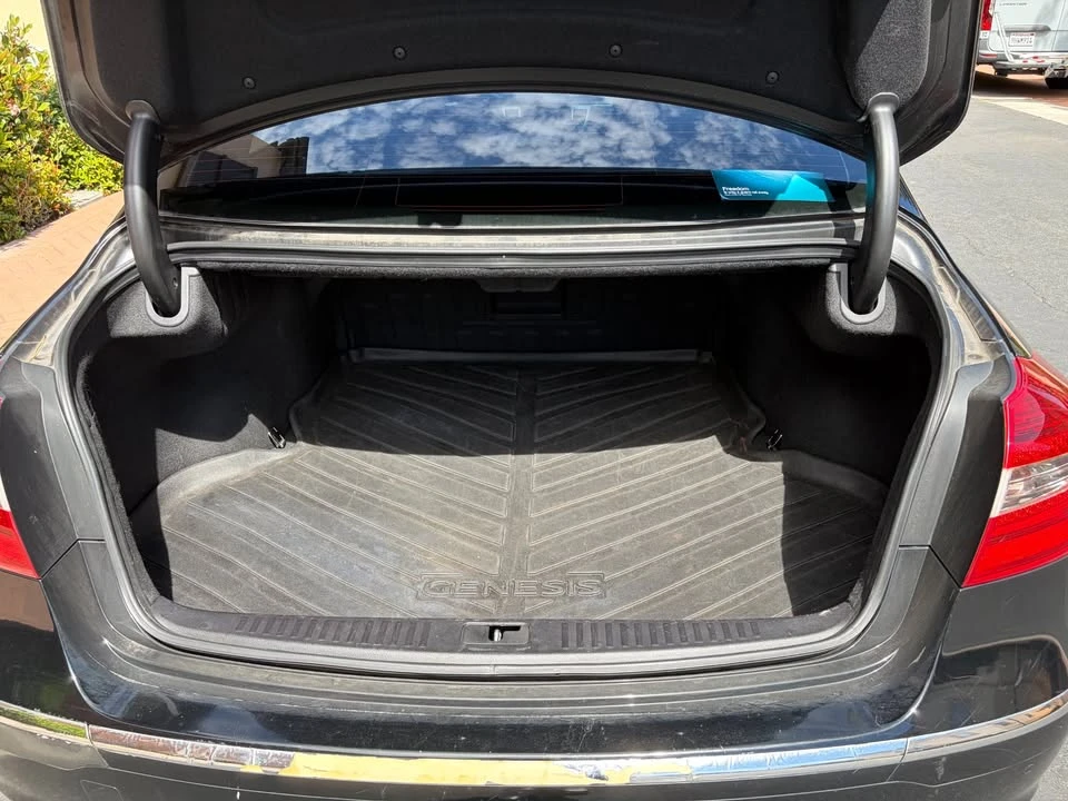 2012 Hyundai Genesis - Image 8 of 13