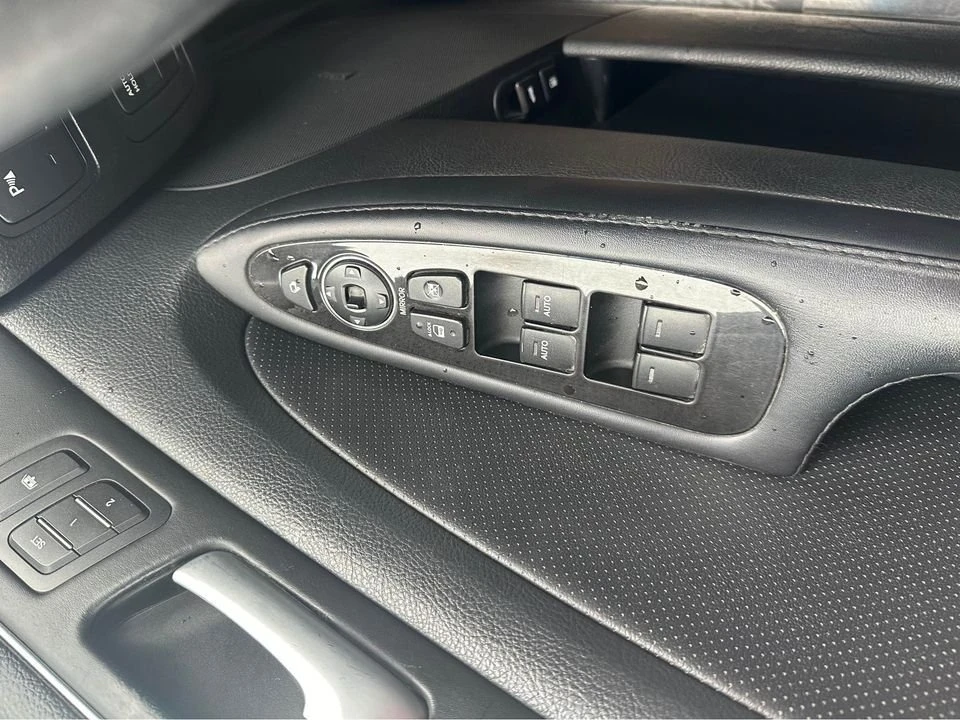 2012 Hyundai Genesis - Image 7 of 9