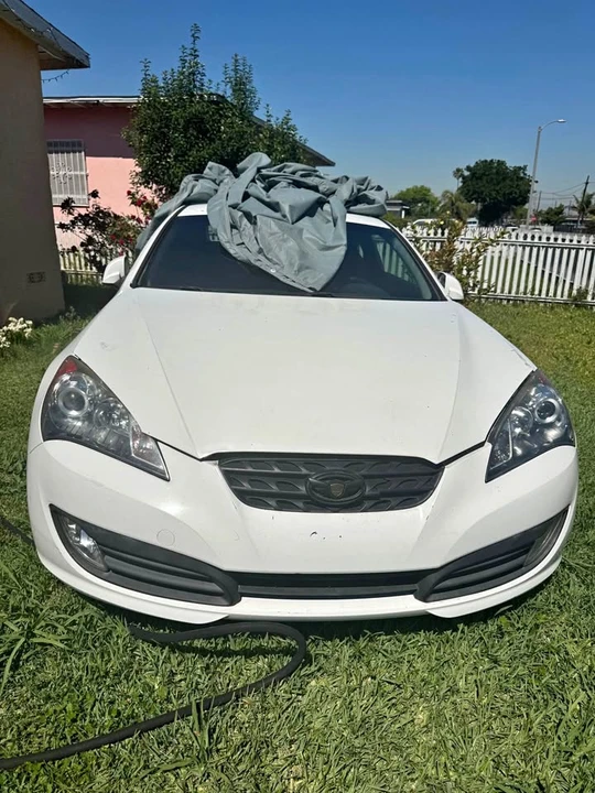 2012 Hyundai Genesis Coupe - Image 2 of 11