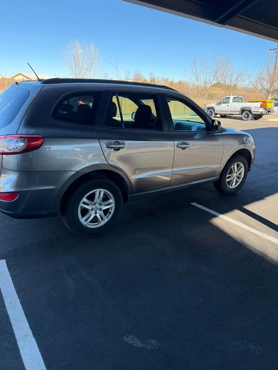 2012 Hyundai Santa Fe - Image 6 of 11