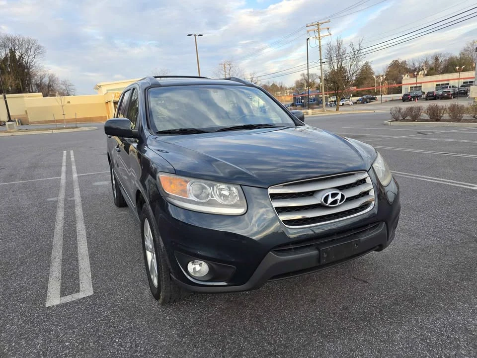 2012 Hyundai Santa Fe - Image 16 of 17