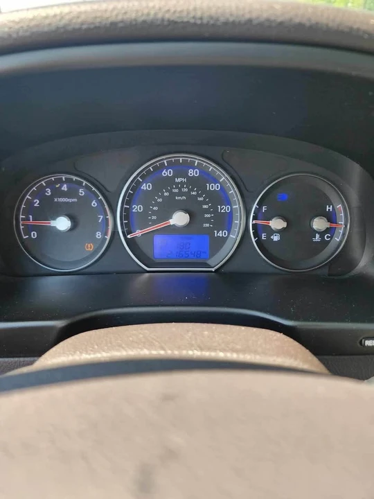 2012 Hyundai Santa Fe - Image 4 of 11