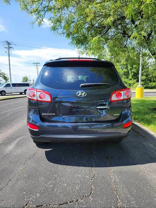 2012 Hyundai Santa Fe - Image 10 of 11