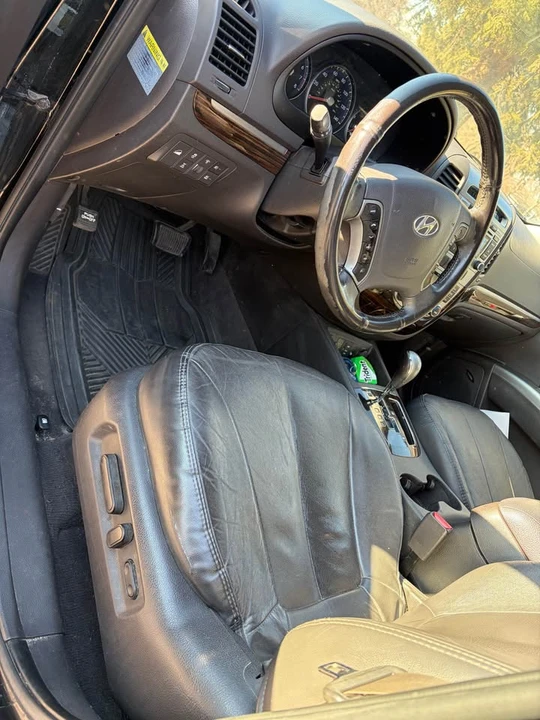 2012 Hyundai Santa Fe - Image 6 of 16