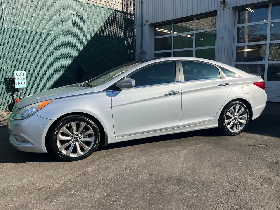 2012 Hyundai Sonata - Image 7 of 19