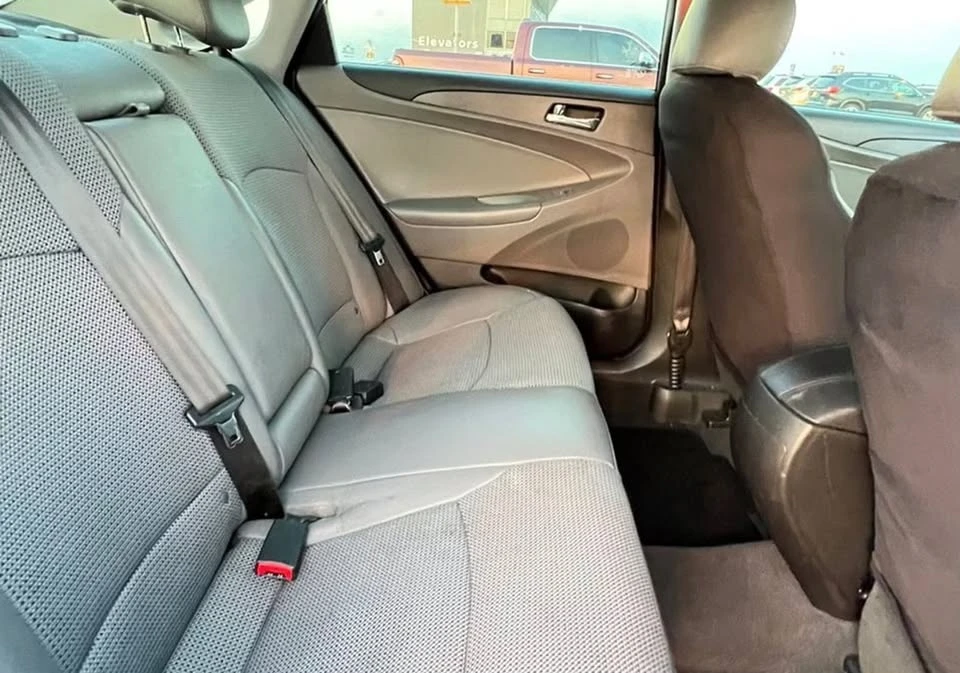2012 Hyundai Sonata - Image 4 of 9