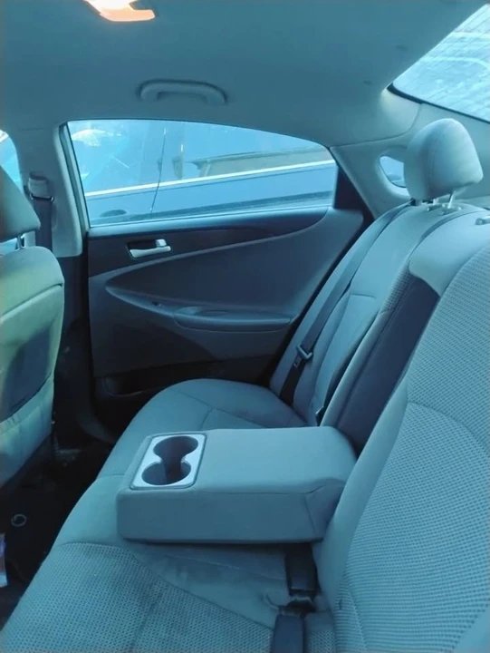 2012 Hyundai Sonata - Image 7 of 13