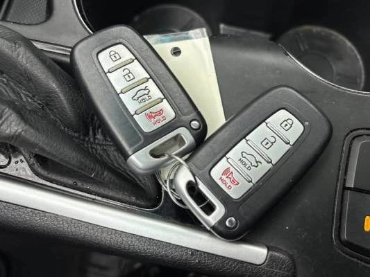 2012 Hyundai Sonata - Image 16 of 18