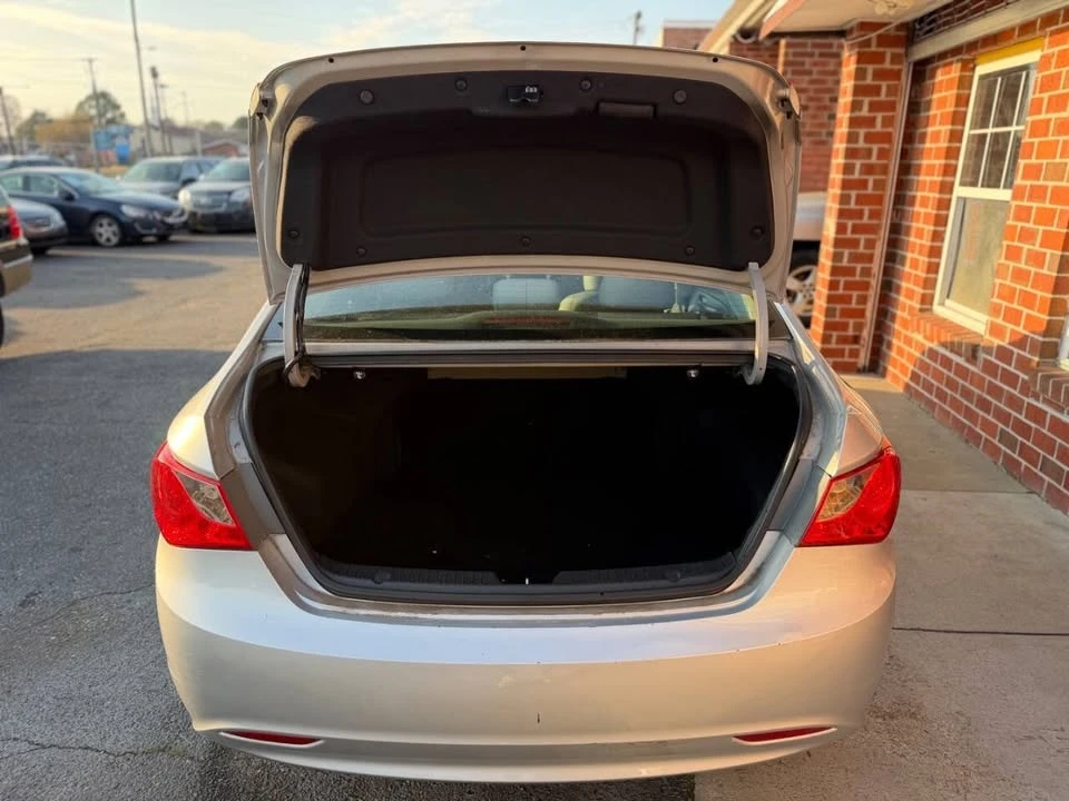 2012 Hyundai Sonata - Image 13 of 20