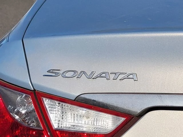 2012 Hyundai Sonata - Image 12 of 15