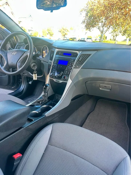 2012 Hyundai Sonata - Image 12 of 18