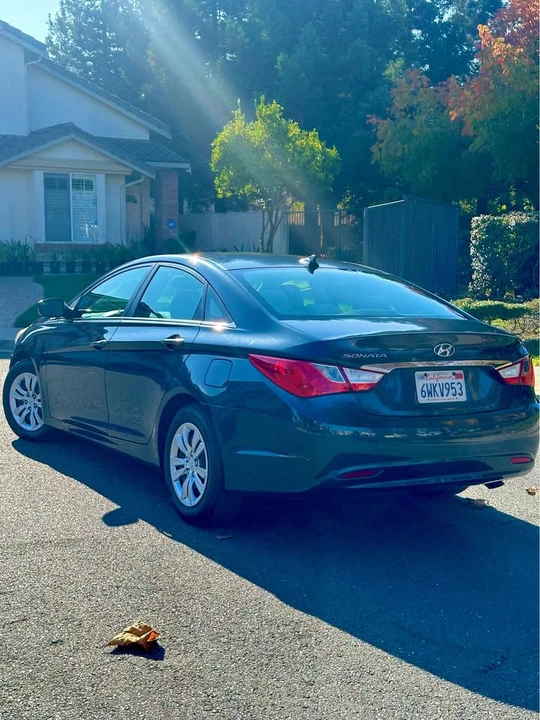 2012 Hyundai Sonata - Image 2 of 18