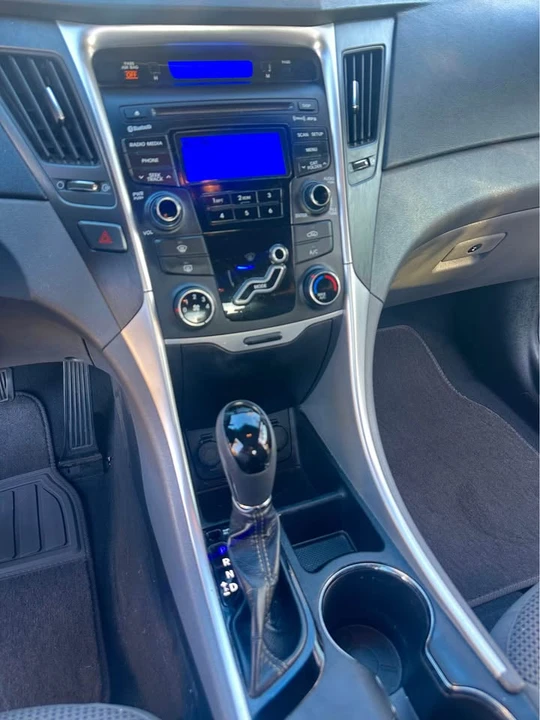 2012 Hyundai Sonata - Image 10 of 18