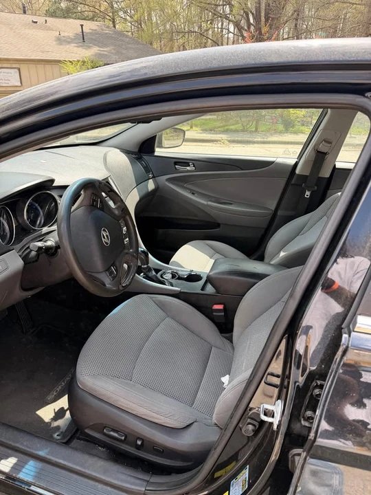 2012 Hyundai Sonata - Image 5 of 6