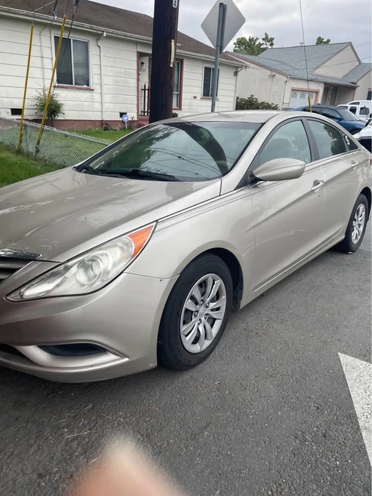 2012 Hyundai Sonata - Image 3 of 10
