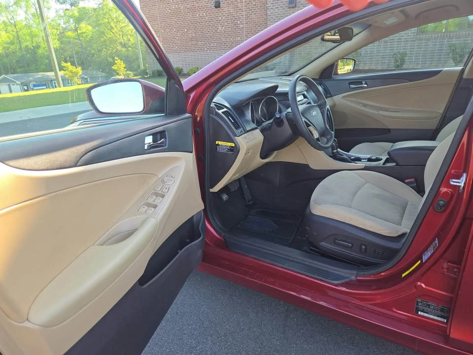 2012 Hyundai Sonata - Image 7 of 11