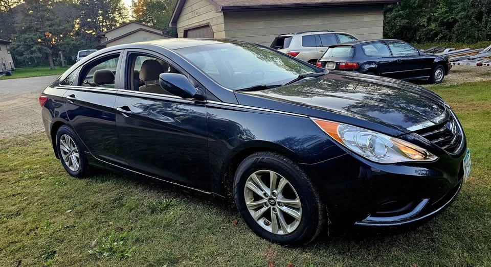 2012 Hyundai Sonata - Image 2 of 15