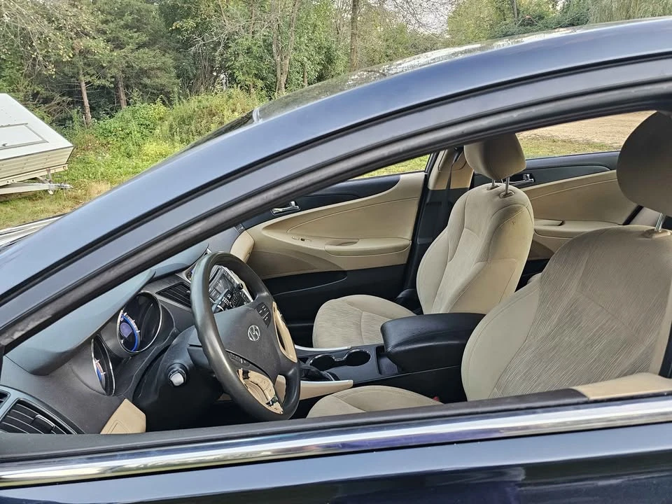 2012 Hyundai Sonata - Image 9 of 15