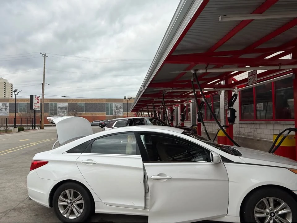 2012 Hyundai Sonata - Image 4 of 9