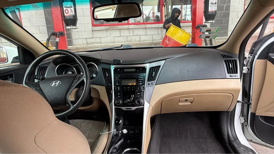 2012 Hyundai Sonata - Image 7 of 9