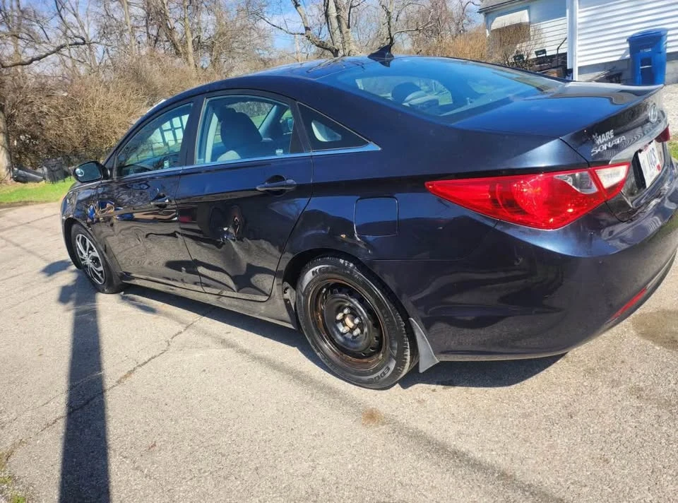 2012 Hyundai Sonata - Image 3 of 4