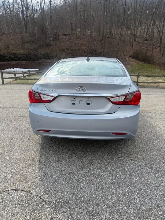 2012 Hyundai Sonata - Image 5 of 8