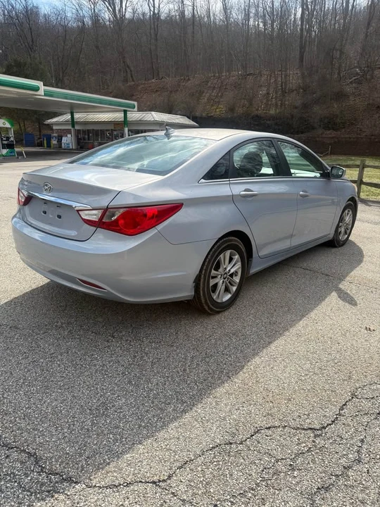 2012 Hyundai Sonata - Image 4 of 8