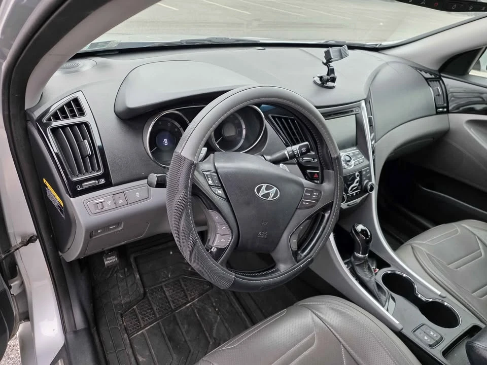 2012 Hyundai Sonata - Image 13 of 17