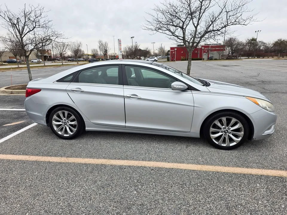 2012 Hyundai Sonata - Image 4 of 17