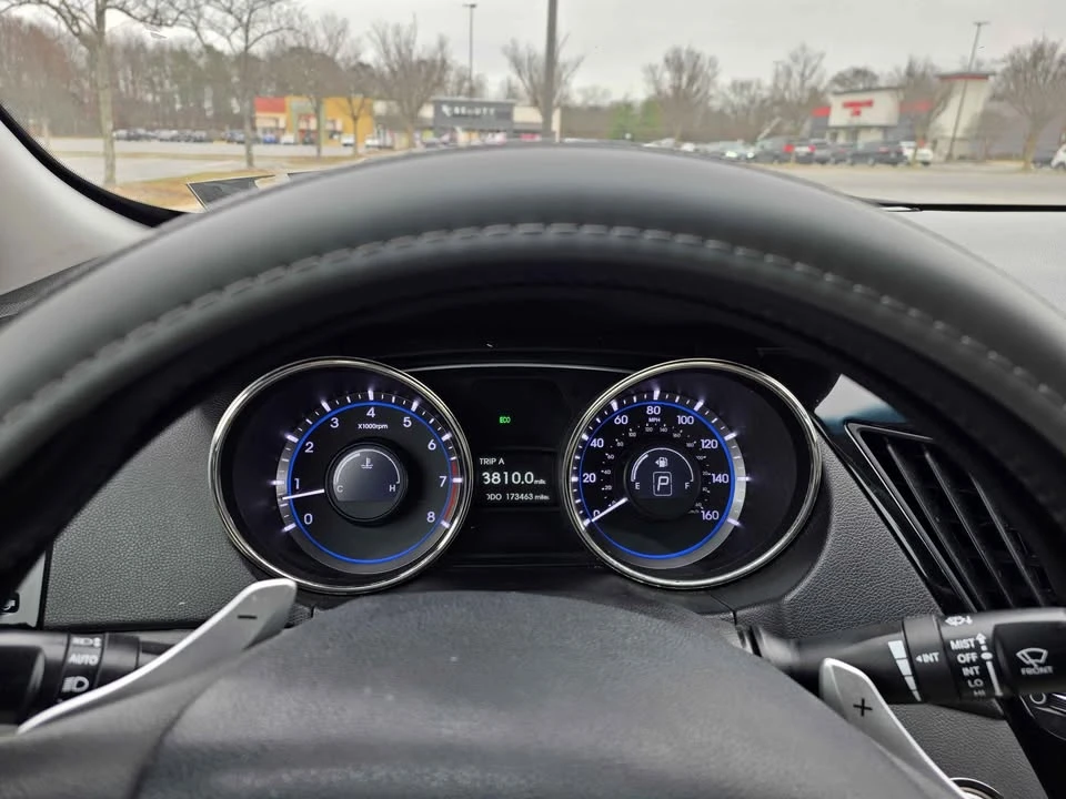 2012 Hyundai Sonata - Image 16 of 17