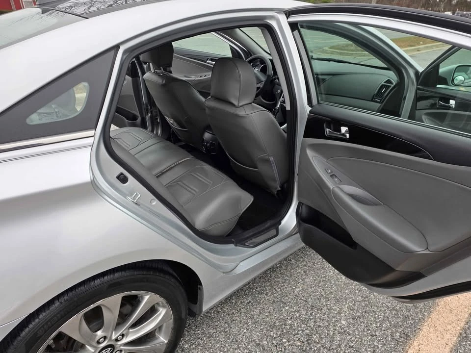 2012 Hyundai Sonata - Image 5 of 17