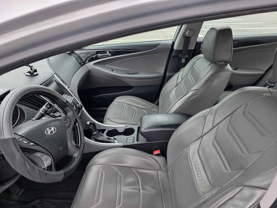 2012 Hyundai Sonata - Image 10 of 17
