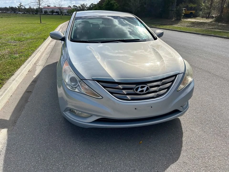 2012 Hyundai Sonata - Image 6 of 8