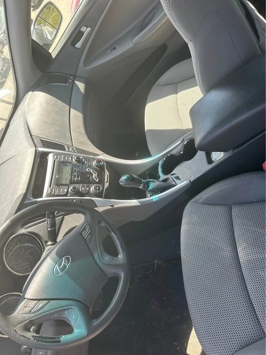 2012 Hyundai Sonata - Image 3 of 4